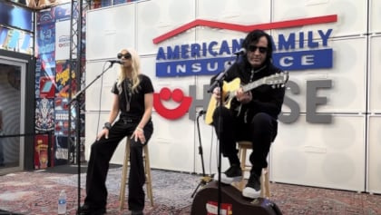 Watch THE PRETTY RECKLESS's Acoustic Set At Milwaukee's SUMMERFEST